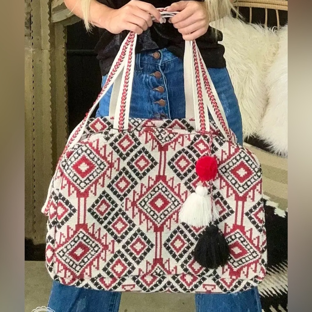 Large tote bag with poms